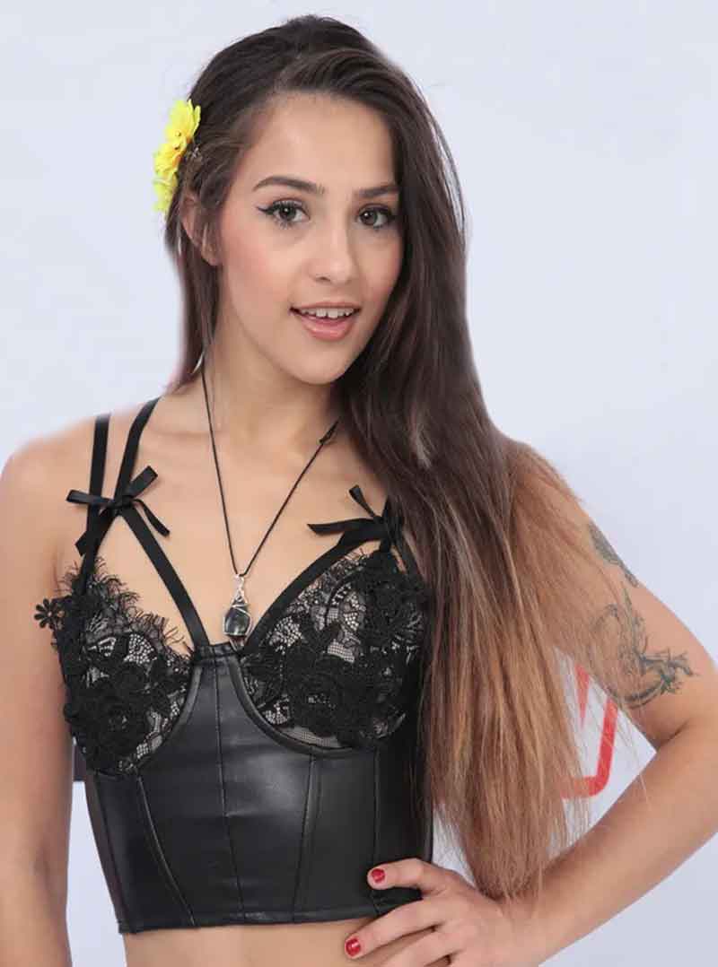 Sofie Reyez Wiki Age Photos Pornstarbios